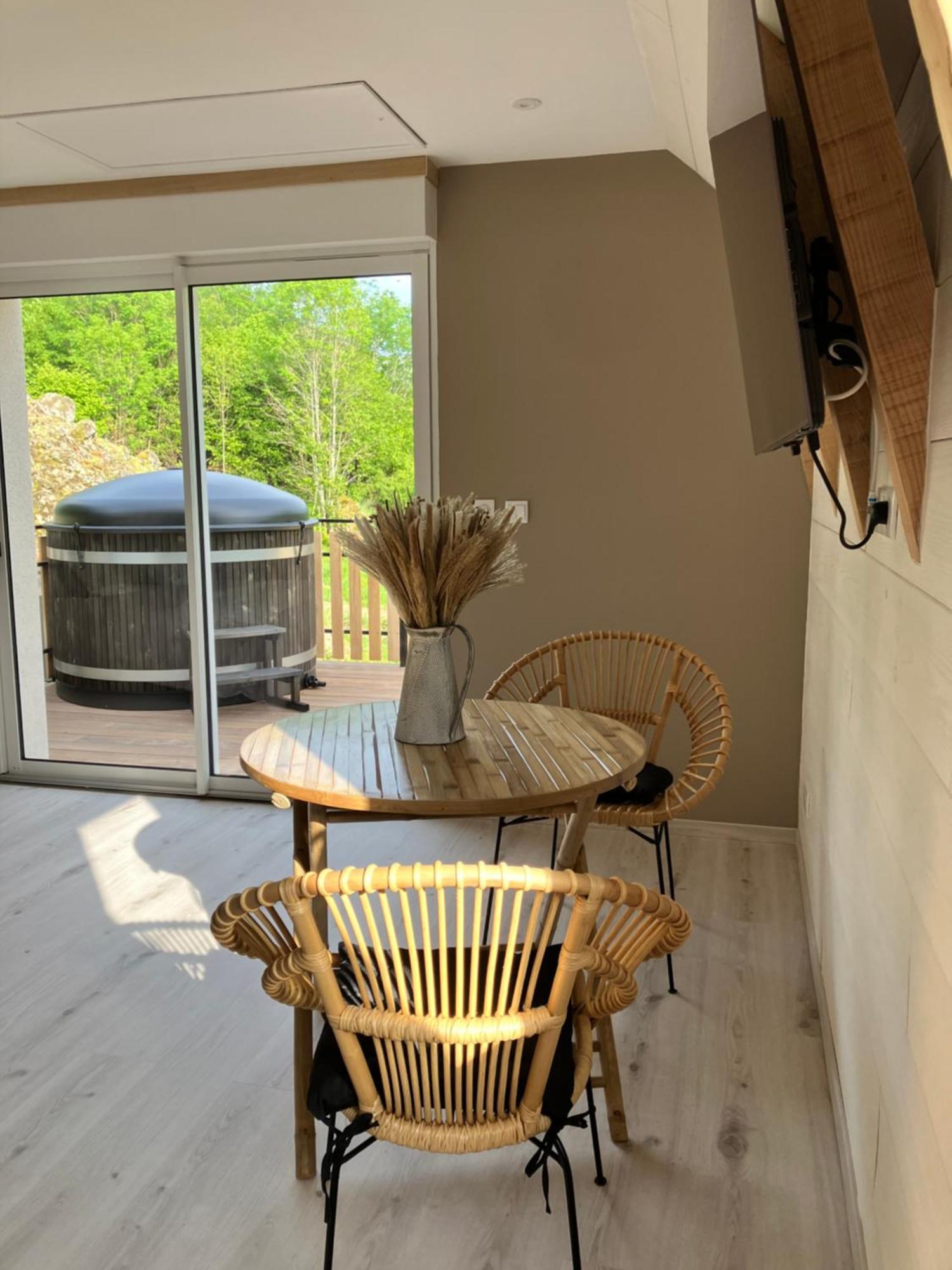 La Puy Mary Bed & Breakfast Le Falgoux Exterior photo